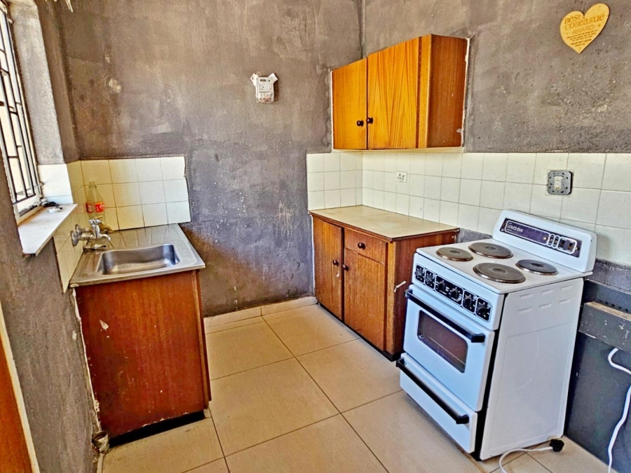 2 Bedroom Property for Sale in Emkatini Gauteng