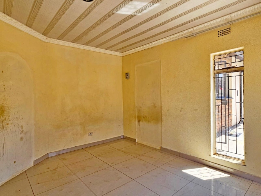 2 Bedroom Property for Sale in Emkatini Gauteng