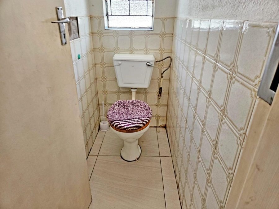 2 Bedroom Property for Sale in Emkatini Gauteng