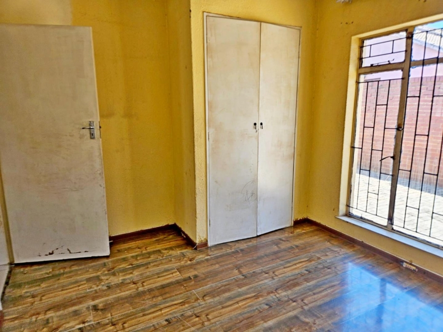2 Bedroom Property for Sale in Emkatini Gauteng