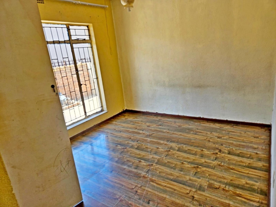 2 Bedroom Property for Sale in Emkatini Gauteng