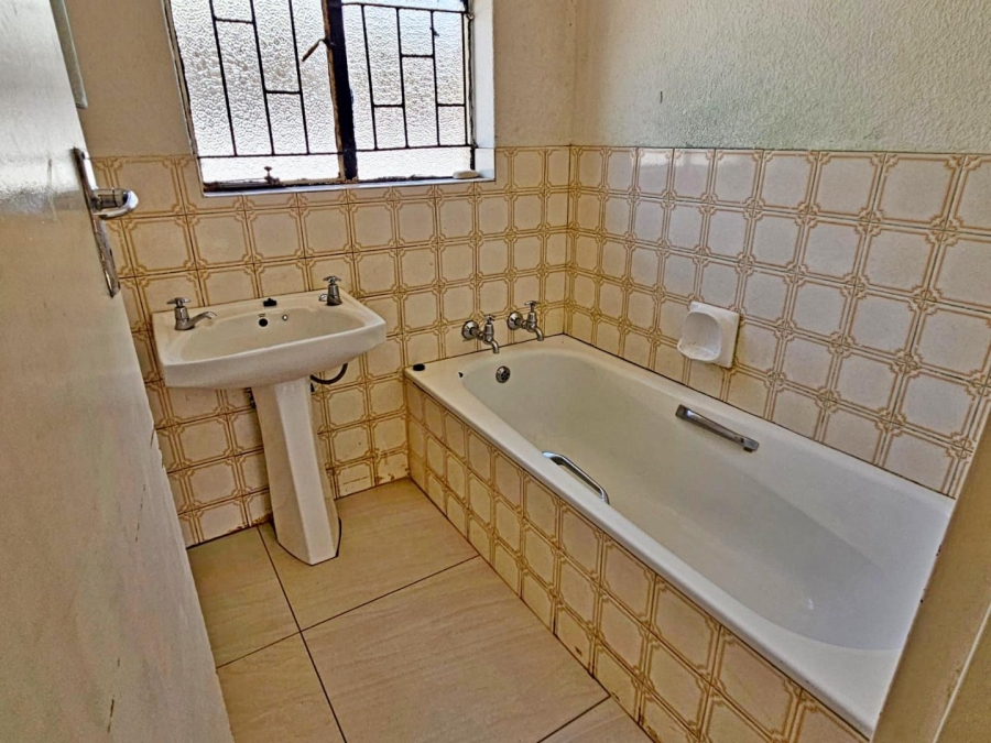 2 Bedroom Property for Sale in Emkatini Gauteng