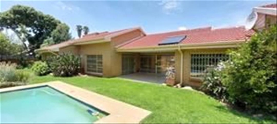 5 Bedroom Property for Sale in Lakefield Gauteng