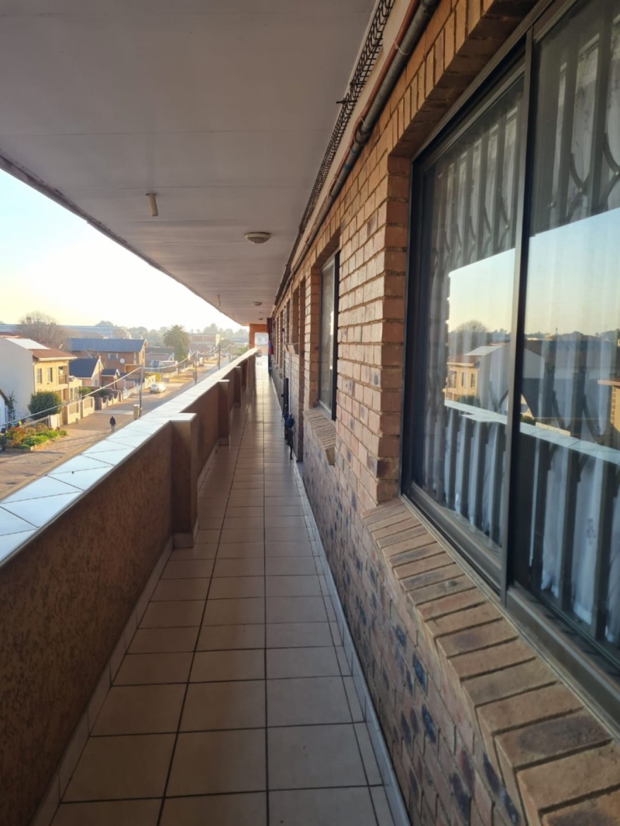 To Let  Bedroom Property for Rent in Lenasia Ext 1 Gauteng