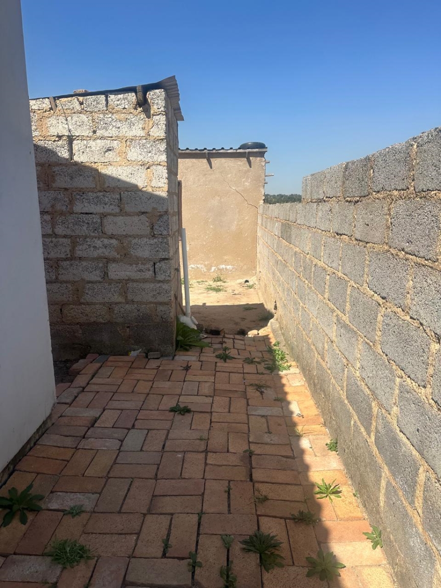 2 Bedroom Property for Sale in Lotus Gardens Gauteng