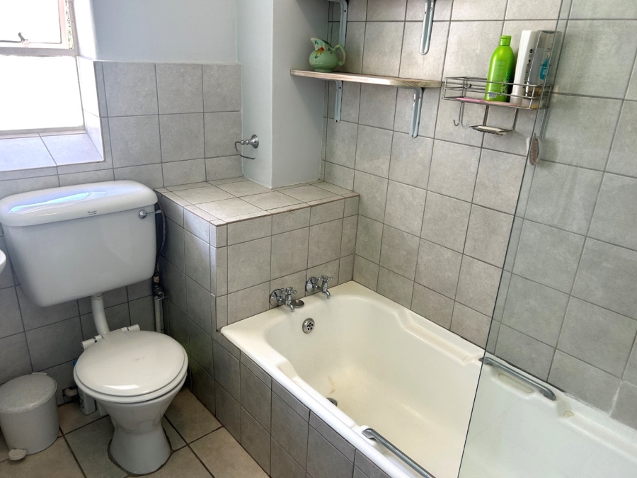 2 Bedroom Property for Sale in Robindale Gauteng