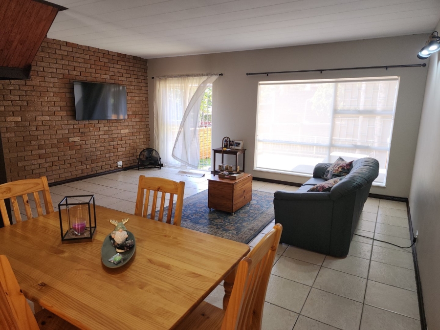 To Let 3 Bedroom Property for Rent in Eldoraigne Gauteng
