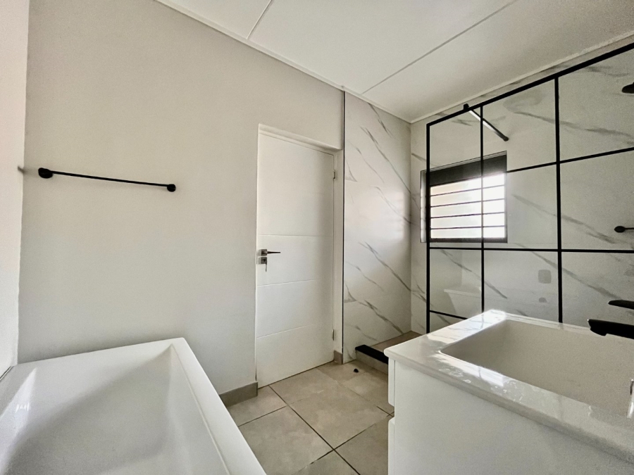 To Let 3 Bedroom Property for Rent in Waterfall Gauteng