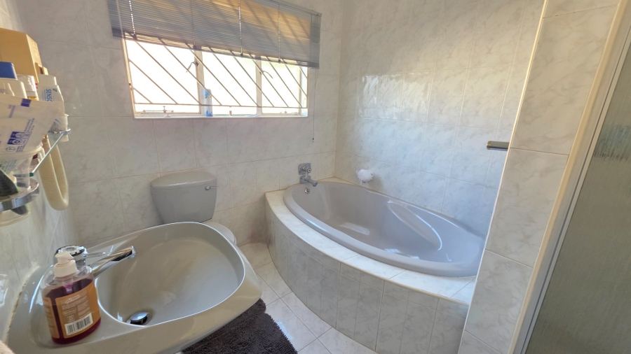 4 Bedroom Property for Sale in Erasmia Gauteng