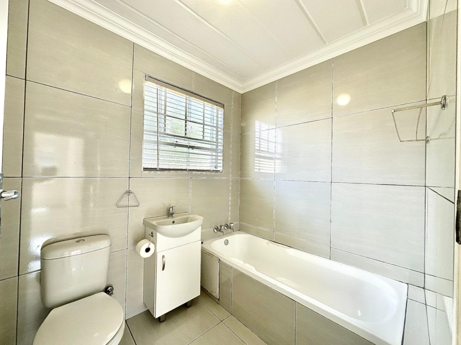 2 Bedroom Property for Sale in Verwoerdpark Gauteng