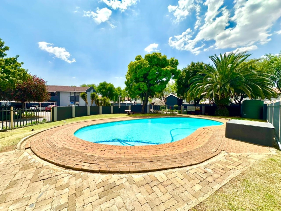 2 Bedroom Property for Sale in Verwoerdpark Gauteng