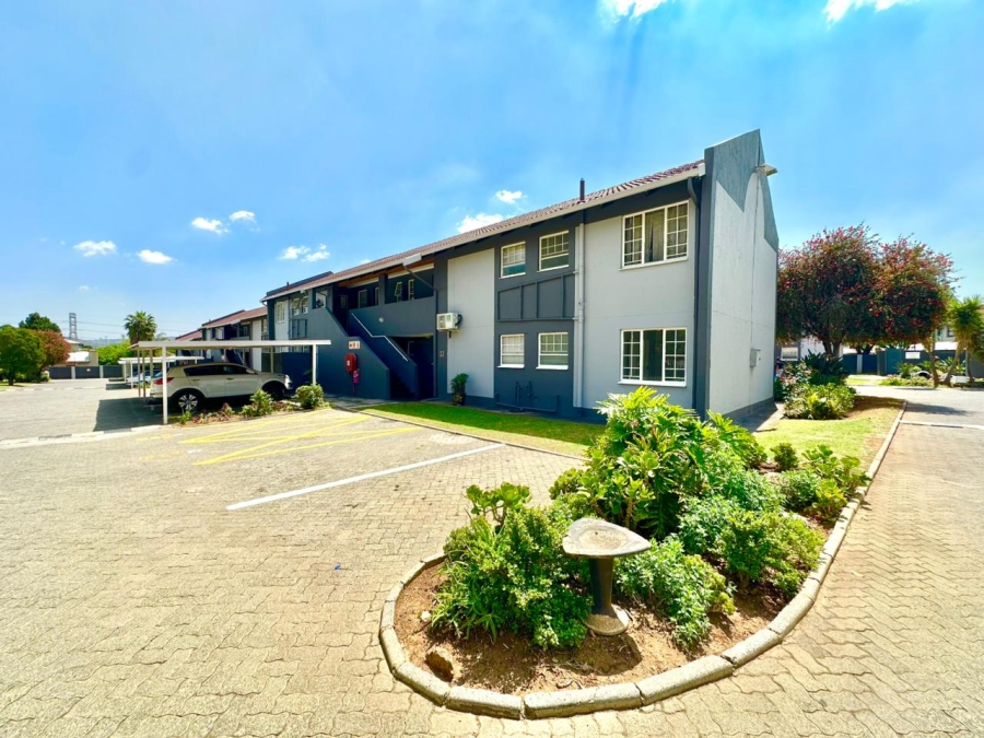 2 Bedroom Property for Sale in Verwoerdpark Gauteng