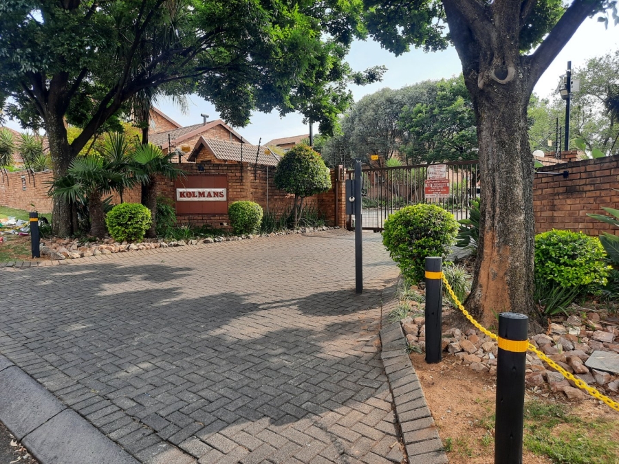 3 Bedroom Property for Sale in Wilgeheuwel Gauteng