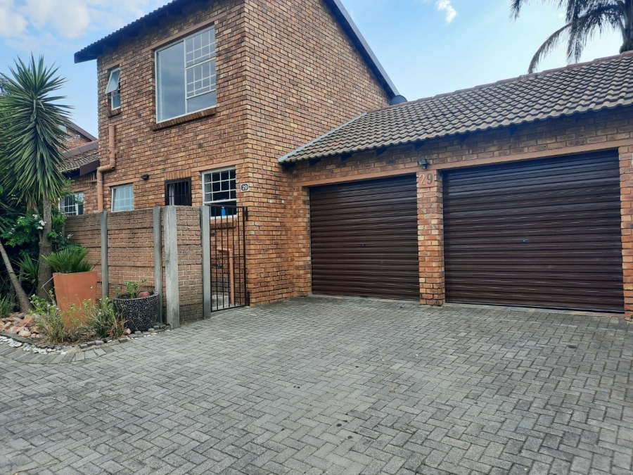 3 Bedroom Property for Sale in Wilgeheuwel Gauteng