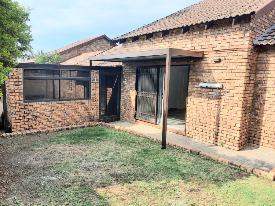 3 Bedroom Property for Sale in Wilgeheuwel Gauteng