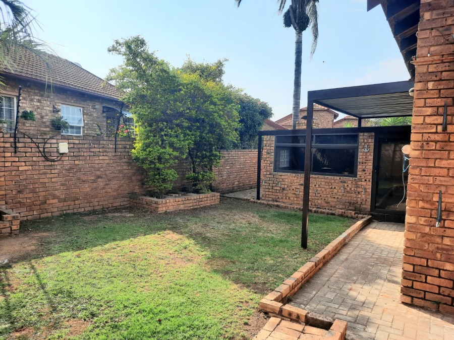 3 Bedroom Property for Sale in Wilgeheuwel Gauteng