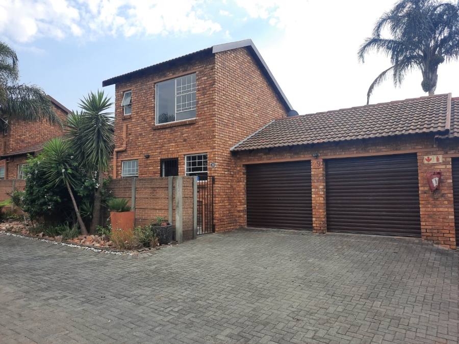 3 Bedroom Property for Sale in Wilgeheuwel Gauteng
