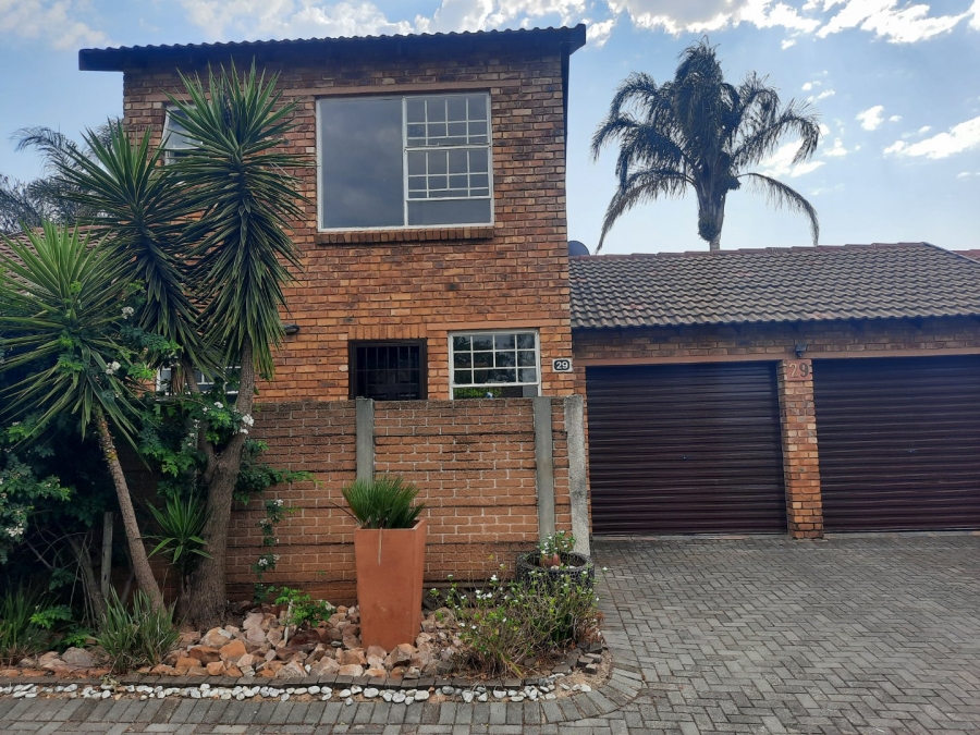 3 Bedroom Property for Sale in Wilgeheuwel Gauteng