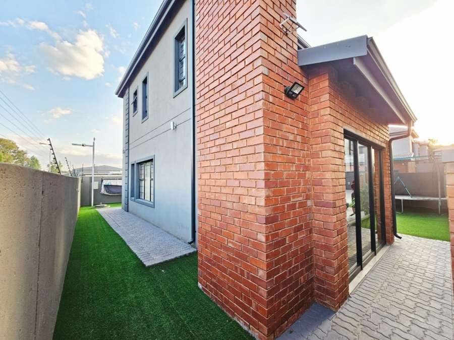 3 Bedroom Property for Sale in Raslouw Gauteng