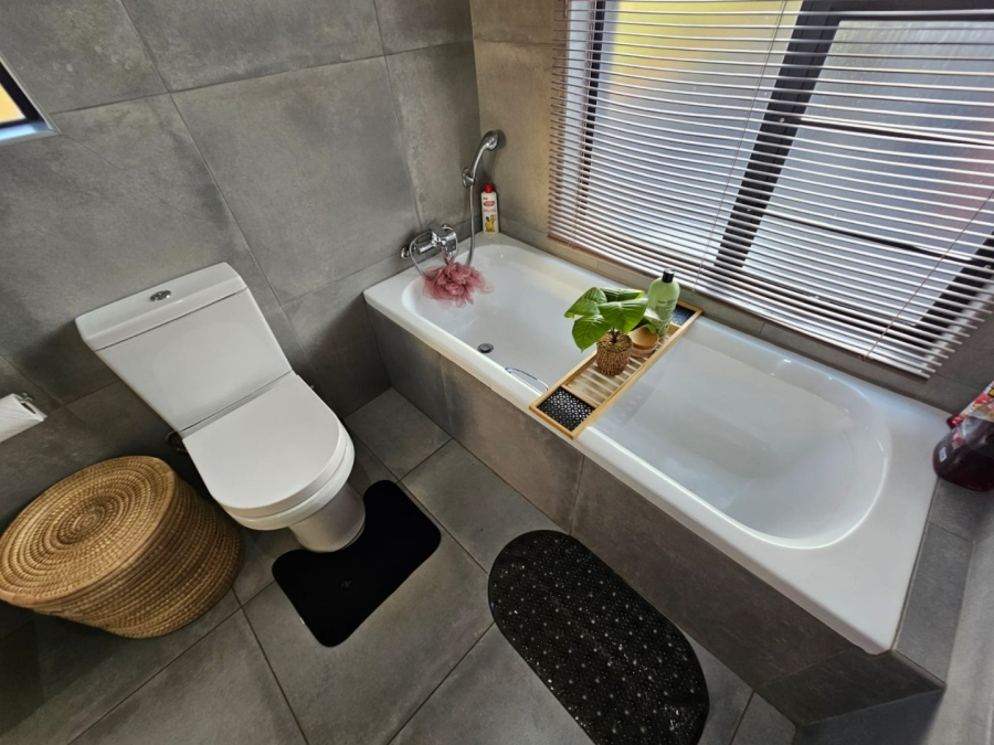 3 Bedroom Property for Sale in Raslouw Gauteng