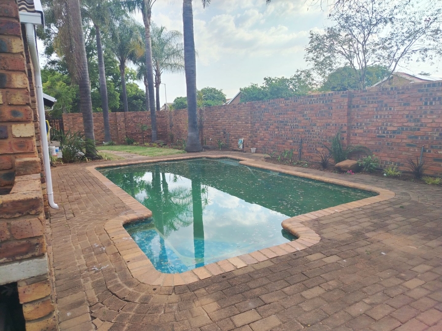 3 Bedroom Property for Sale in Faerie Glen Gauteng