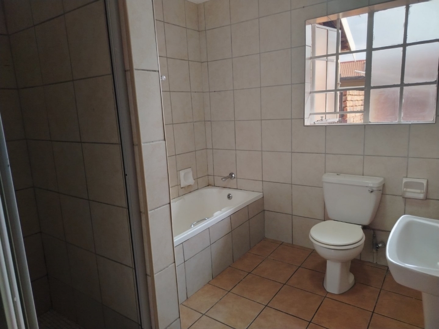 3 Bedroom Property for Sale in Faerie Glen Gauteng