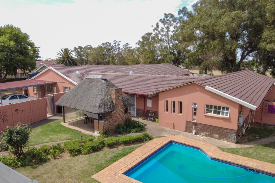 11 Bedroom Property for Sale in Bonaero Park Gauteng