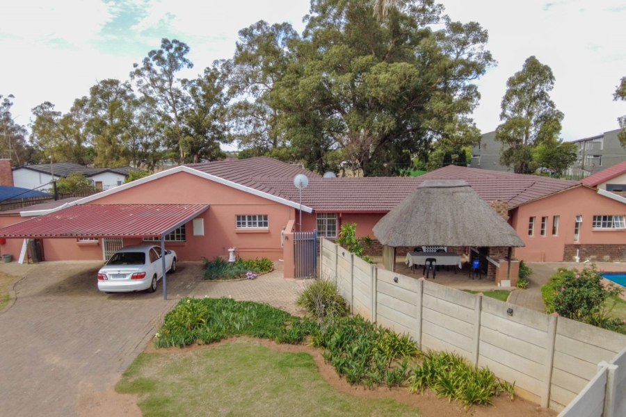 11 Bedroom Property for Sale in Bonaero Park Gauteng