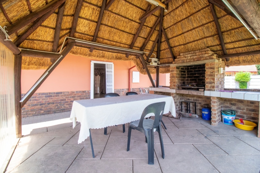 11 Bedroom Property for Sale in Bonaero Park Gauteng