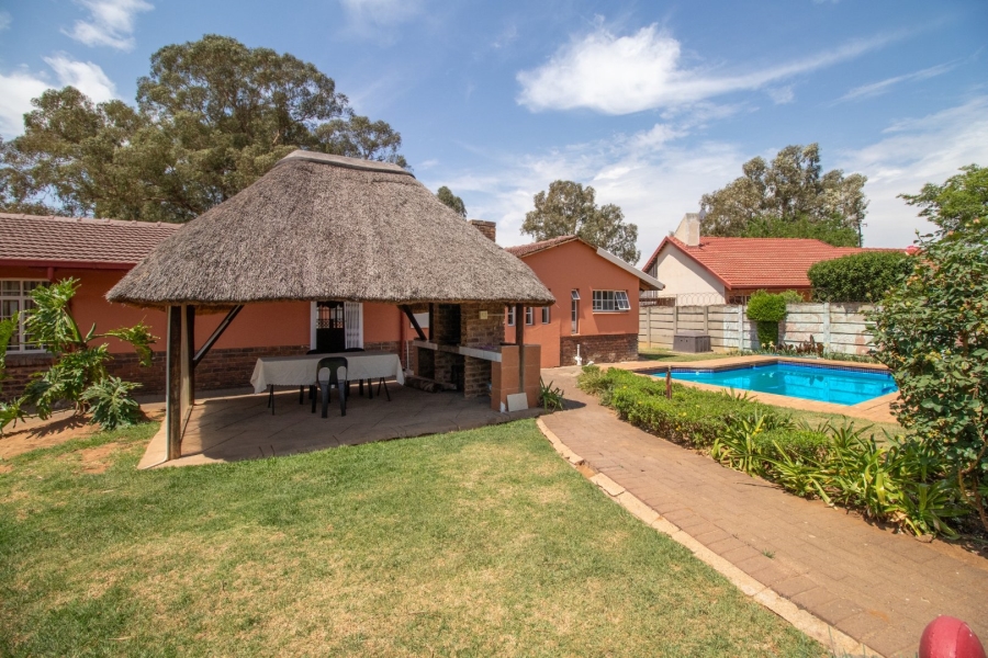 11 Bedroom Property for Sale in Bonaero Park Gauteng