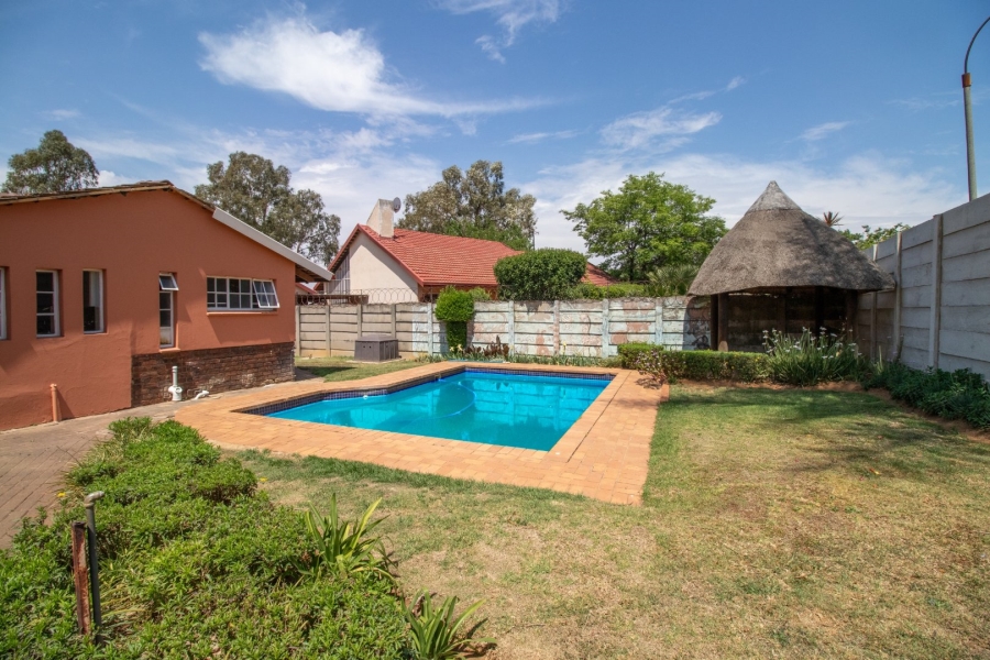11 Bedroom Property for Sale in Bonaero Park Gauteng