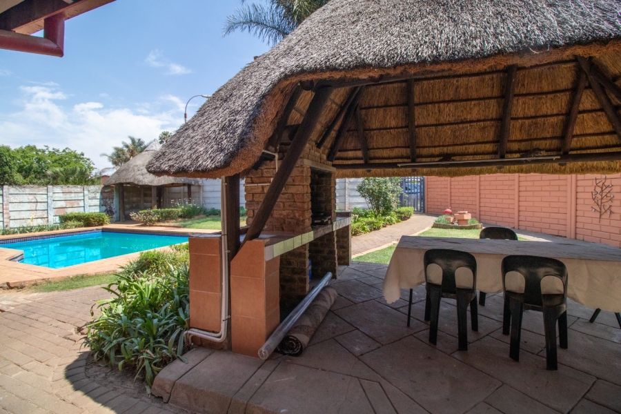11 Bedroom Property for Sale in Bonaero Park Gauteng