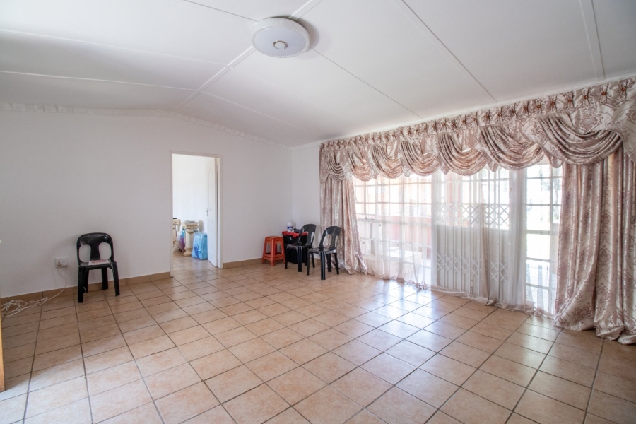 11 Bedroom Property for Sale in Bonaero Park Gauteng