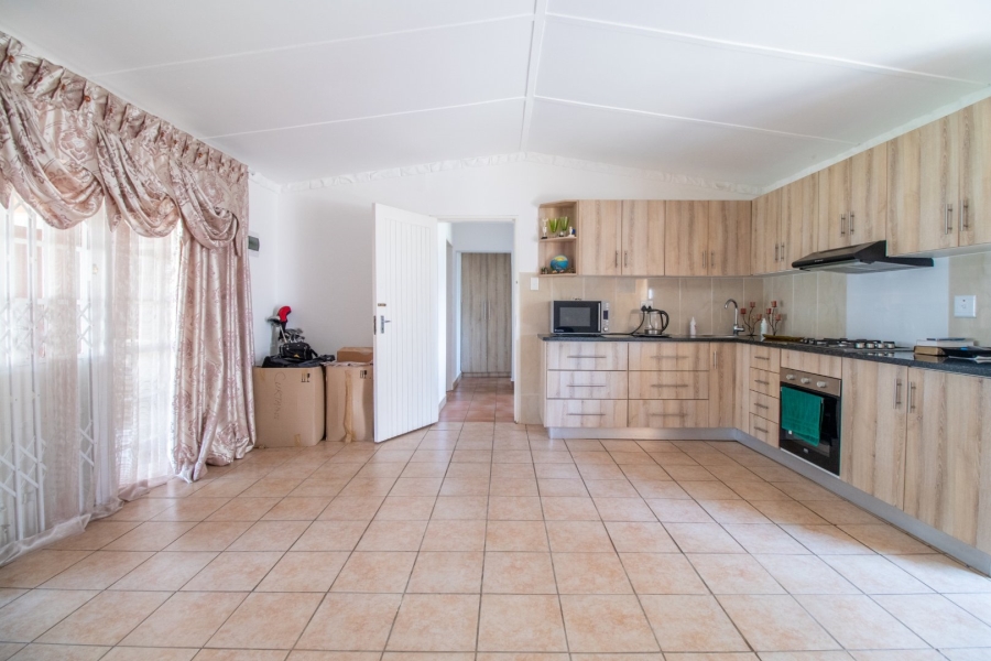 11 Bedroom Property for Sale in Bonaero Park Gauteng