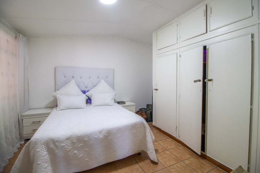 11 Bedroom Property for Sale in Bonaero Park Gauteng