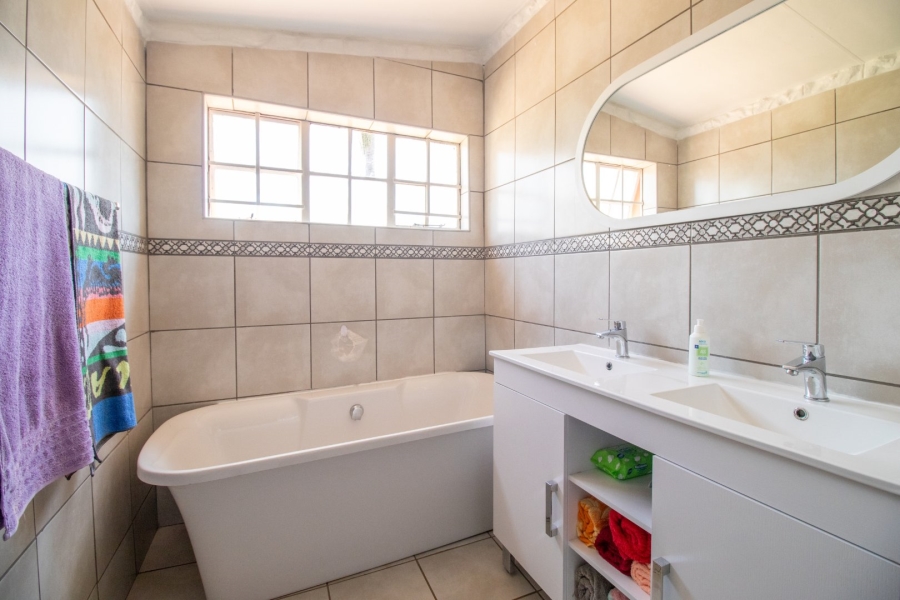 11 Bedroom Property for Sale in Bonaero Park Gauteng