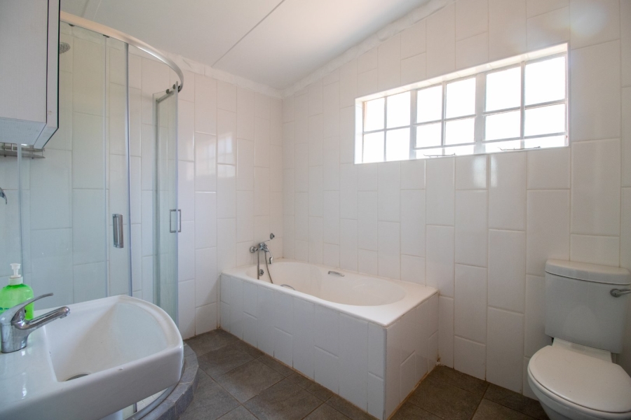 11 Bedroom Property for Sale in Bonaero Park Gauteng