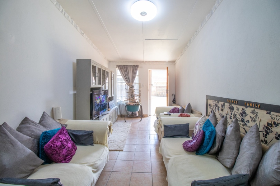 11 Bedroom Property for Sale in Bonaero Park Gauteng