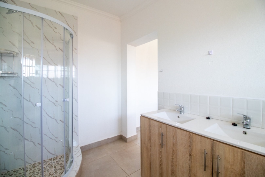 11 Bedroom Property for Sale in Bonaero Park Gauteng
