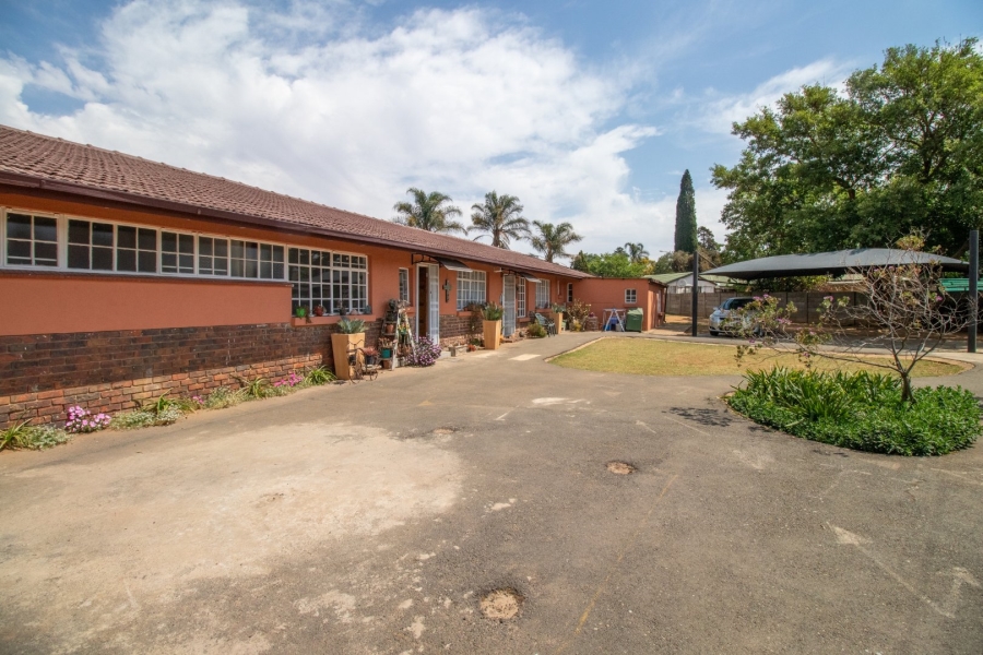 11 Bedroom Property for Sale in Bonaero Park Gauteng