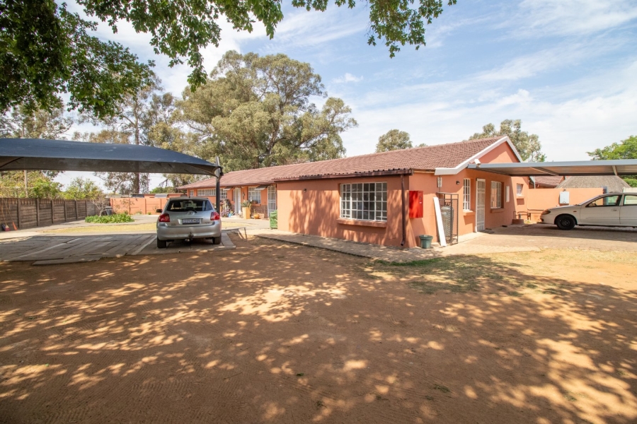 11 Bedroom Property for Sale in Bonaero Park Gauteng