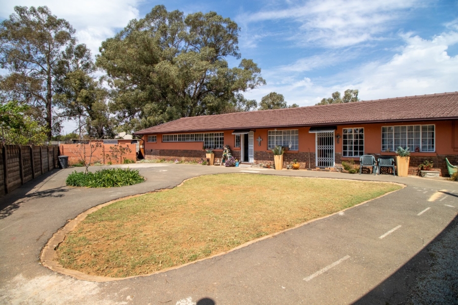 11 Bedroom Property for Sale in Bonaero Park Gauteng