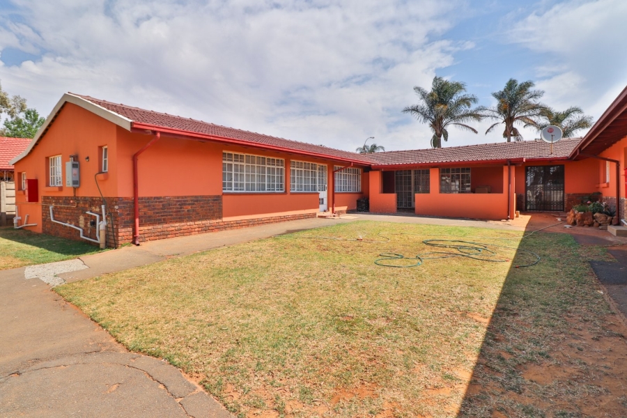 11 Bedroom Property for Sale in Bonaero Park Gauteng