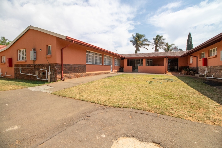 11 Bedroom Property for Sale in Bonaero Park Gauteng