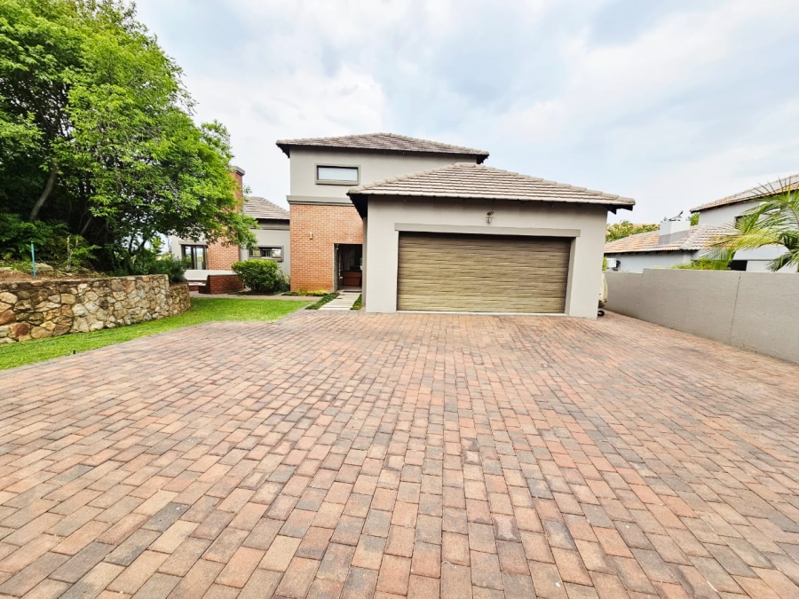 5 Bedroom Property for Sale in Monavoni Gauteng