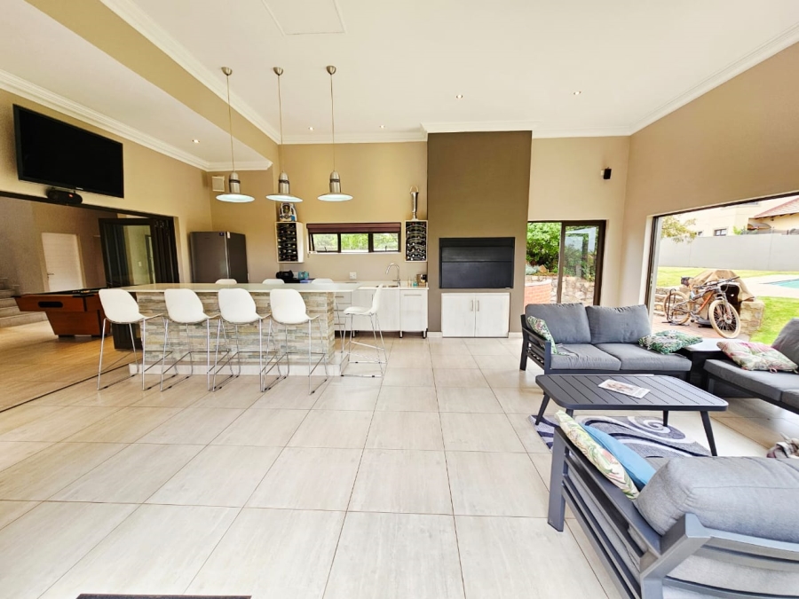 5 Bedroom Property for Sale in Monavoni Gauteng
