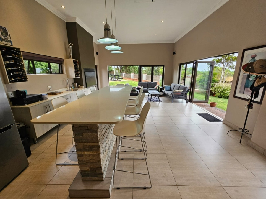 5 Bedroom Property for Sale in Monavoni Gauteng