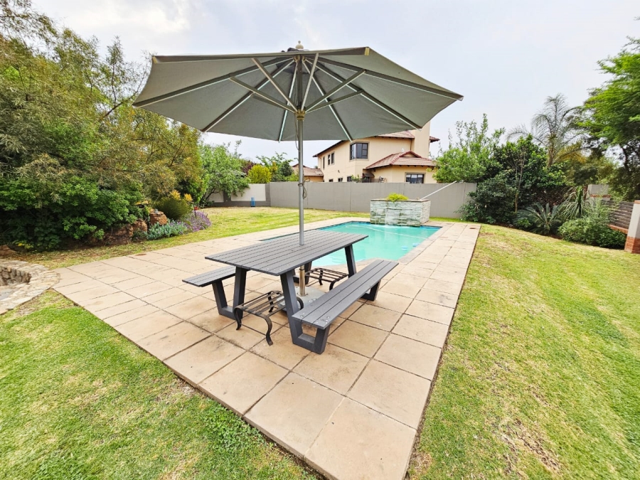 5 Bedroom Property for Sale in Monavoni Gauteng