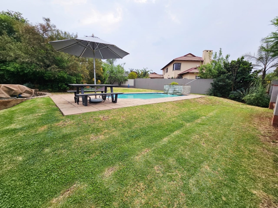 5 Bedroom Property for Sale in Monavoni Gauteng