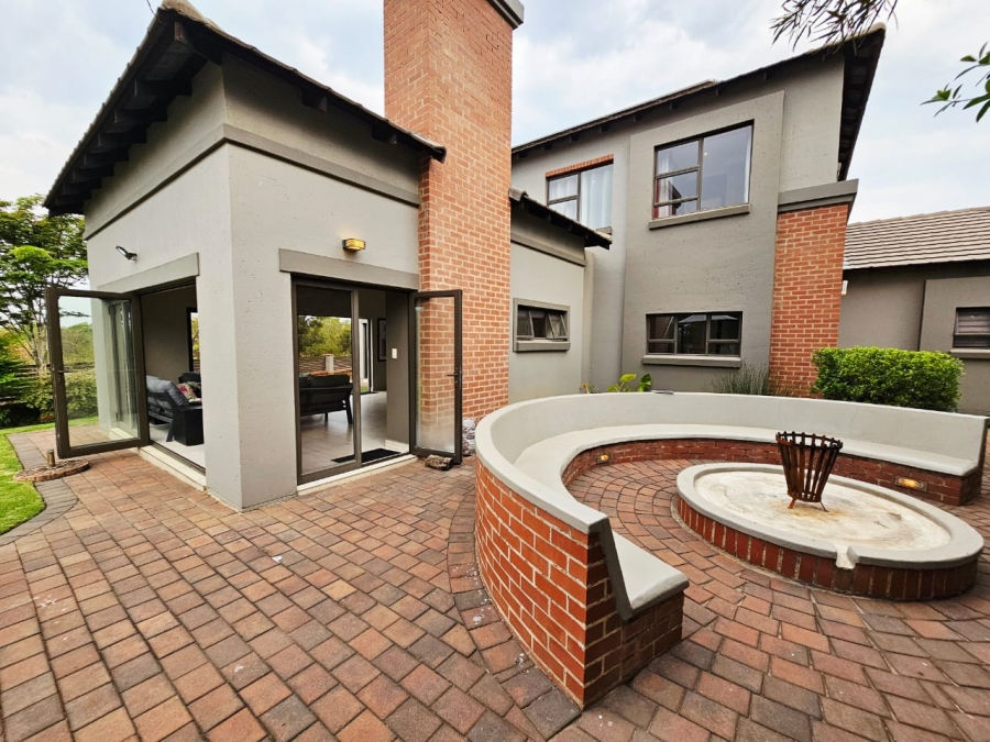 5 Bedroom Property for Sale in Monavoni Gauteng